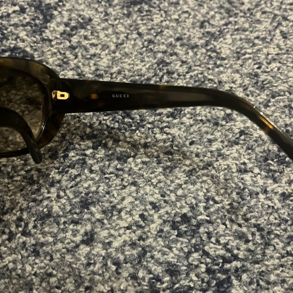 Gucci Tortise Shell Sunglasses - Picture 3 of 4